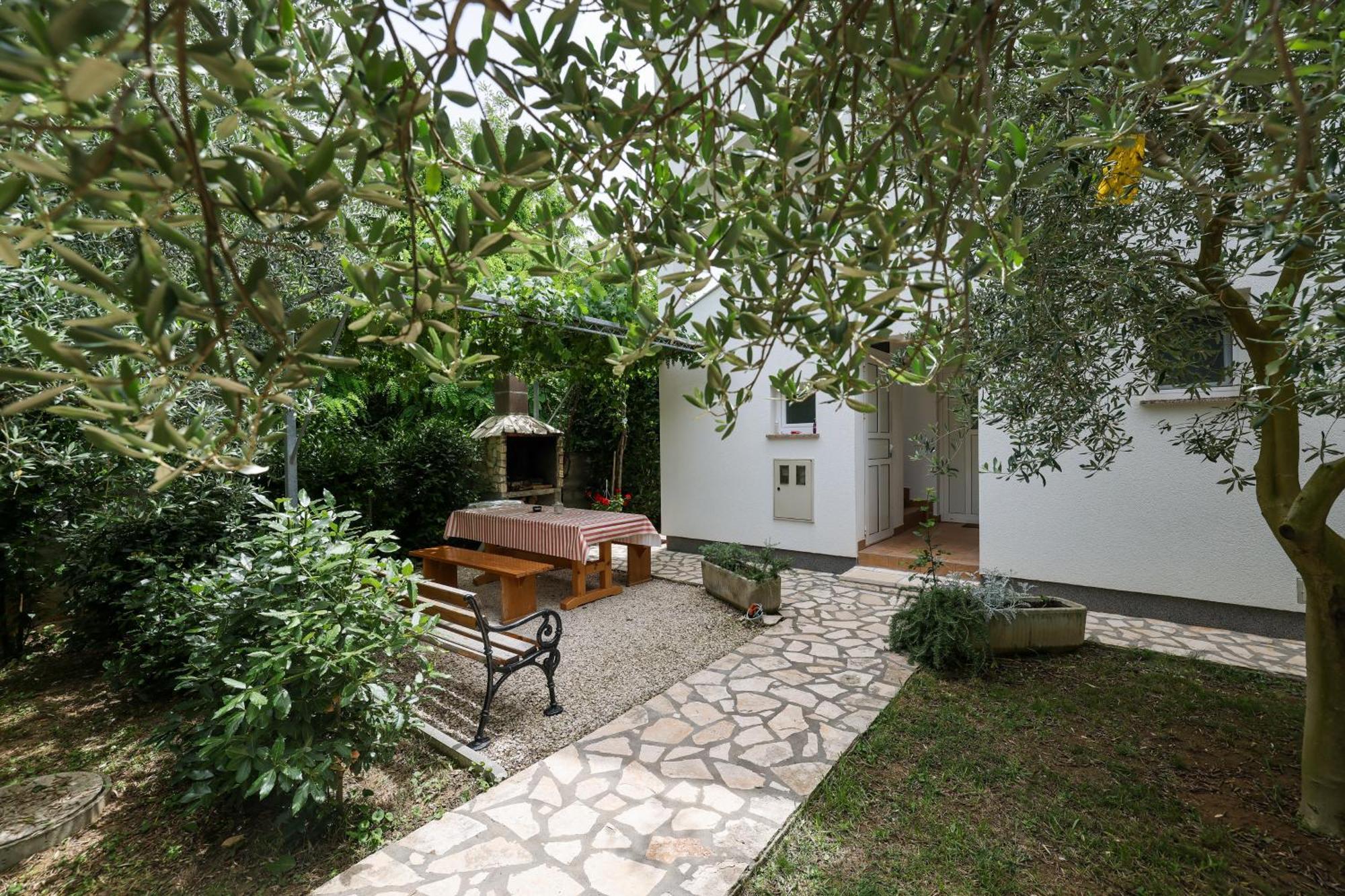 Apartments Kika Nin Exterior foto