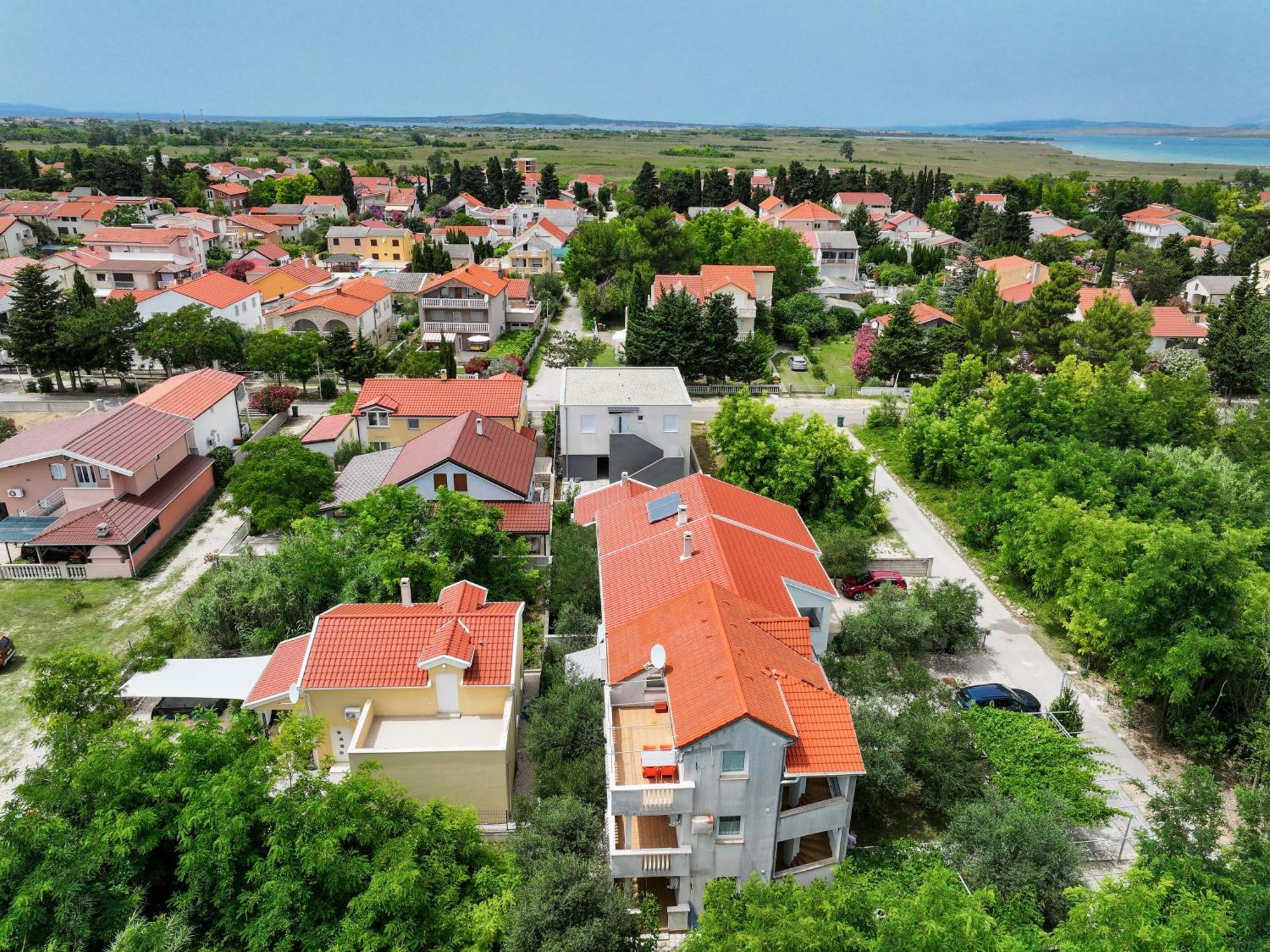 Apartments Kika Nin Exterior foto