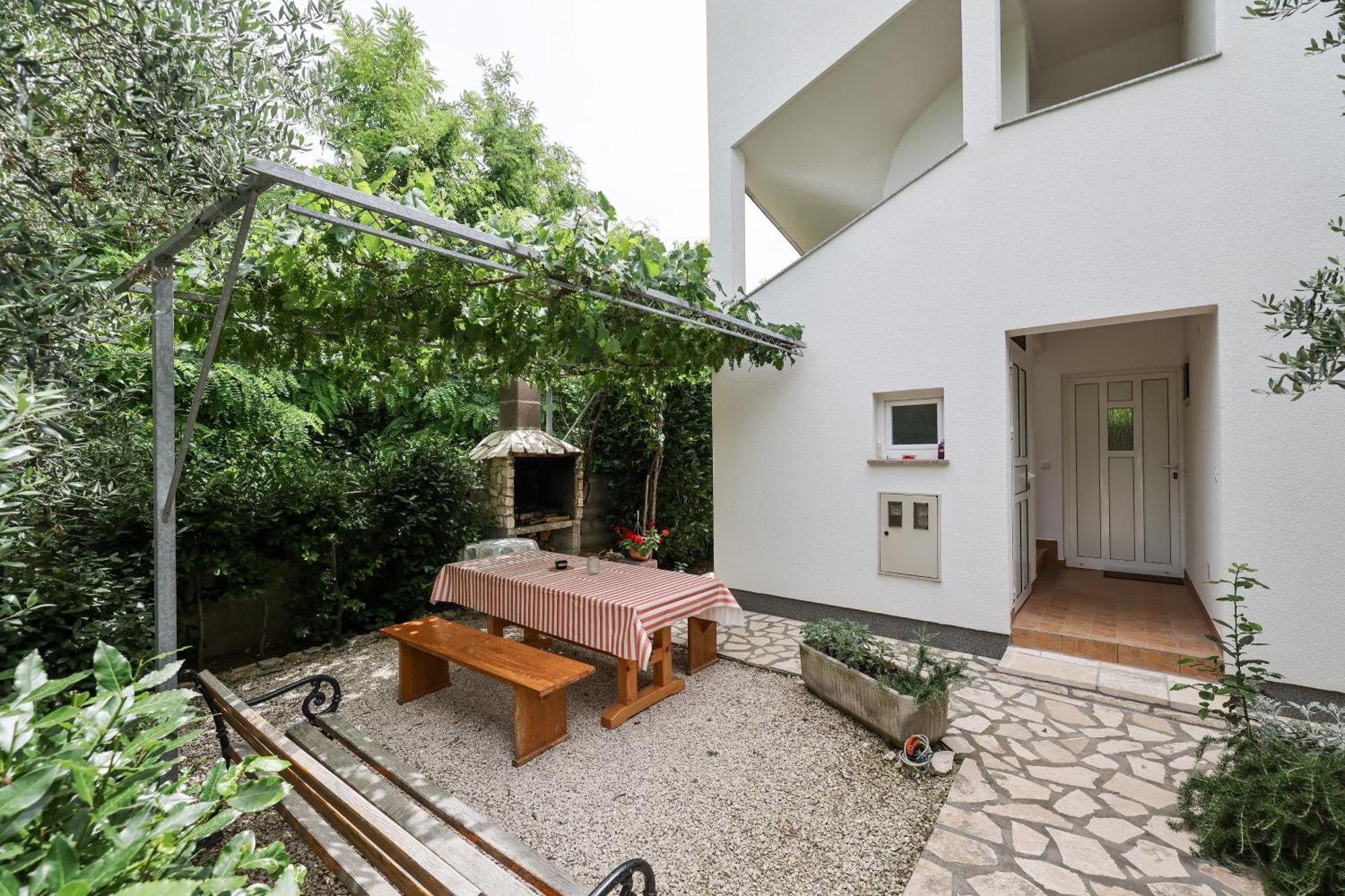 Apartments Kika Nin Exterior foto