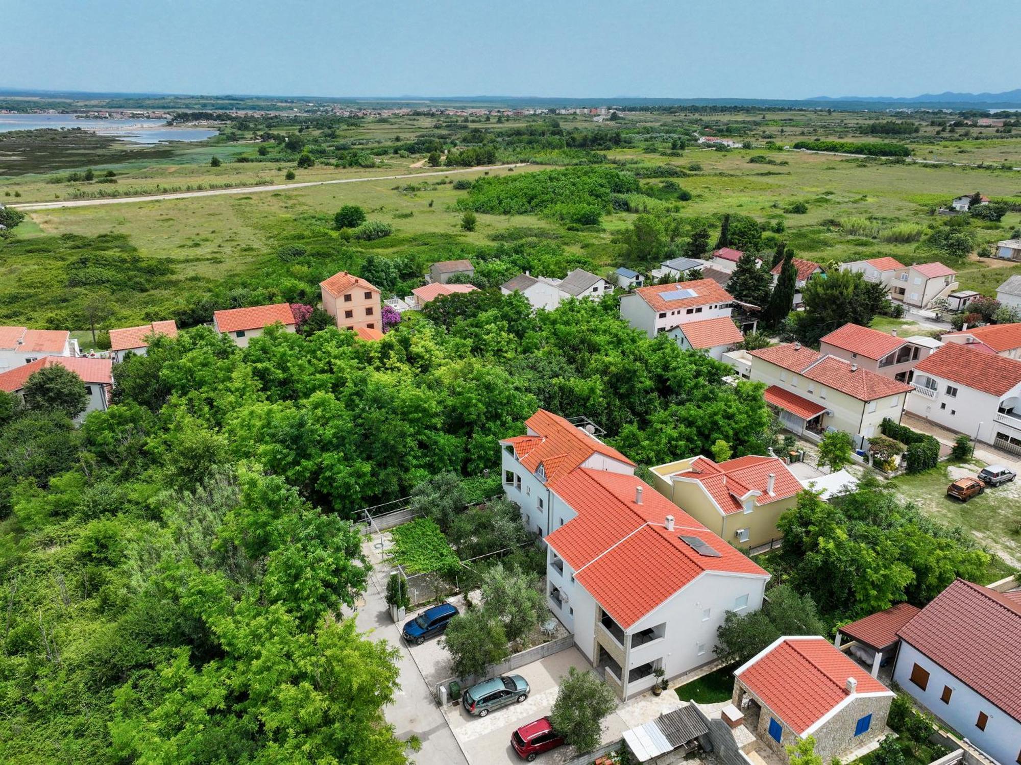 Apartments Kika Nin Exterior foto