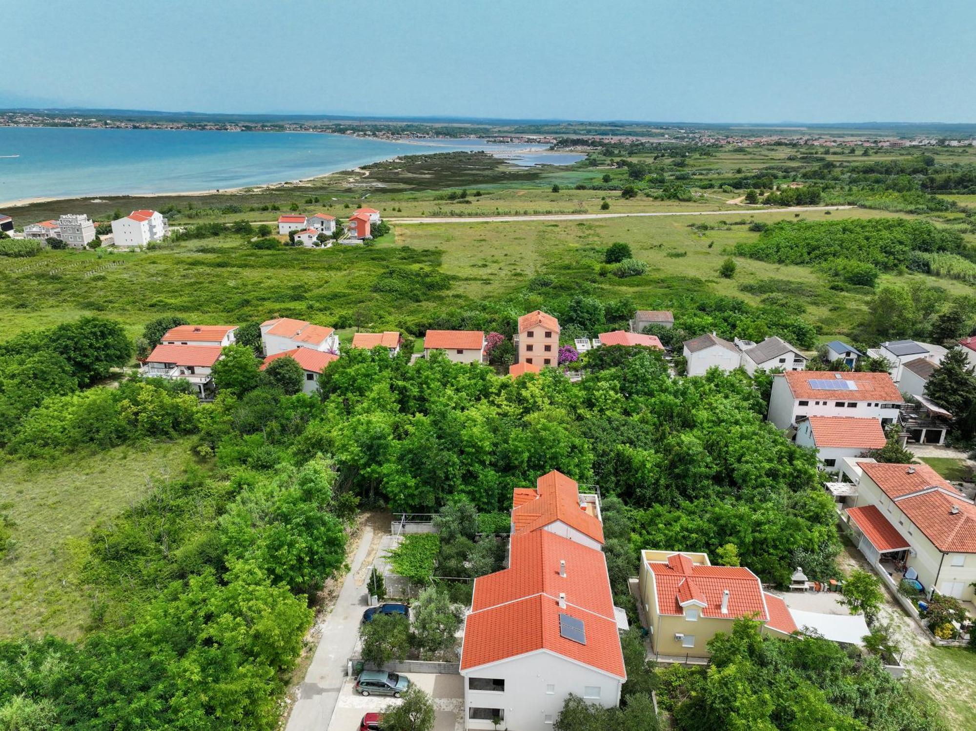 Apartments Kika Nin Exterior foto