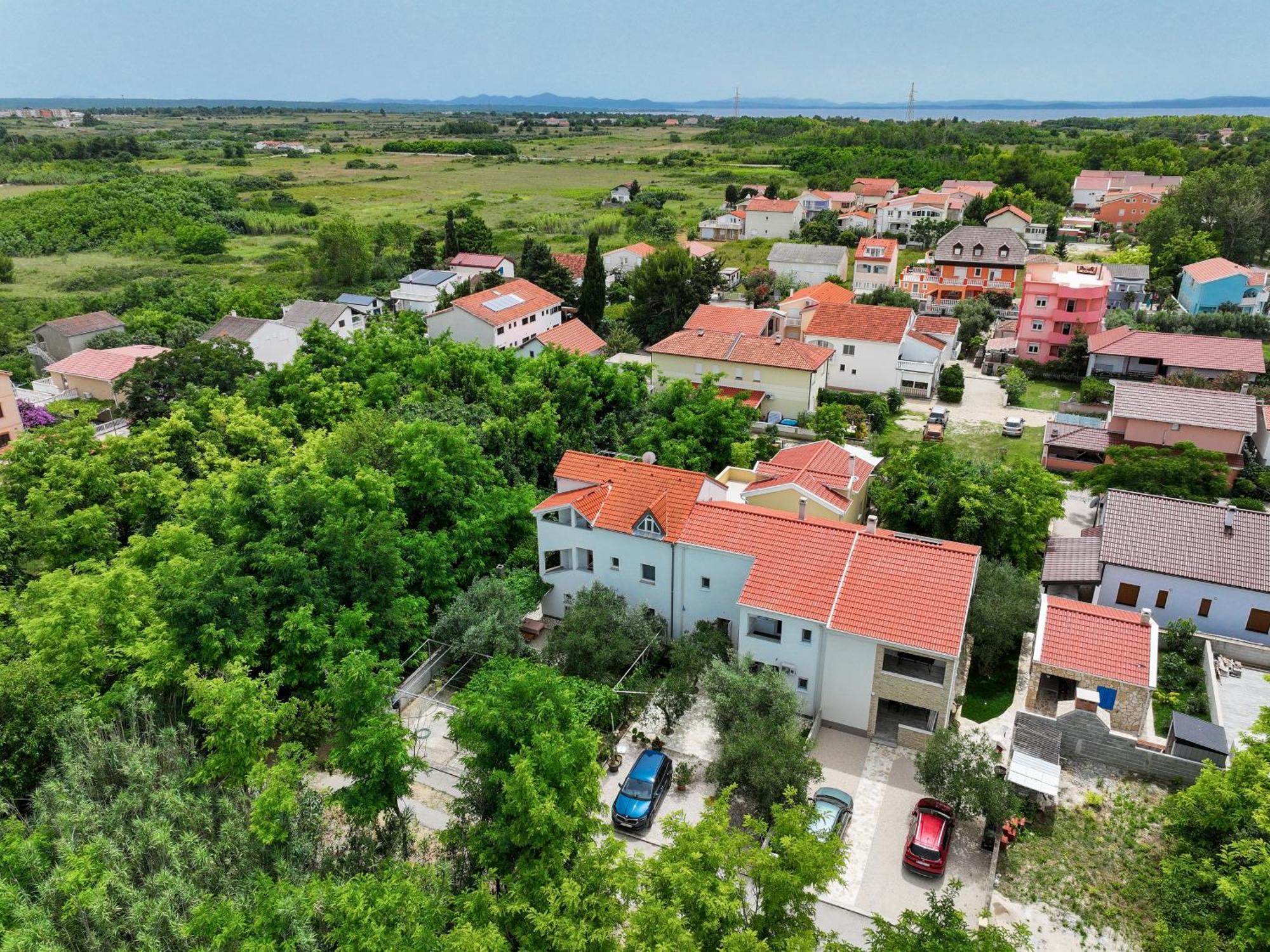 Apartments Kika Nin Exterior foto