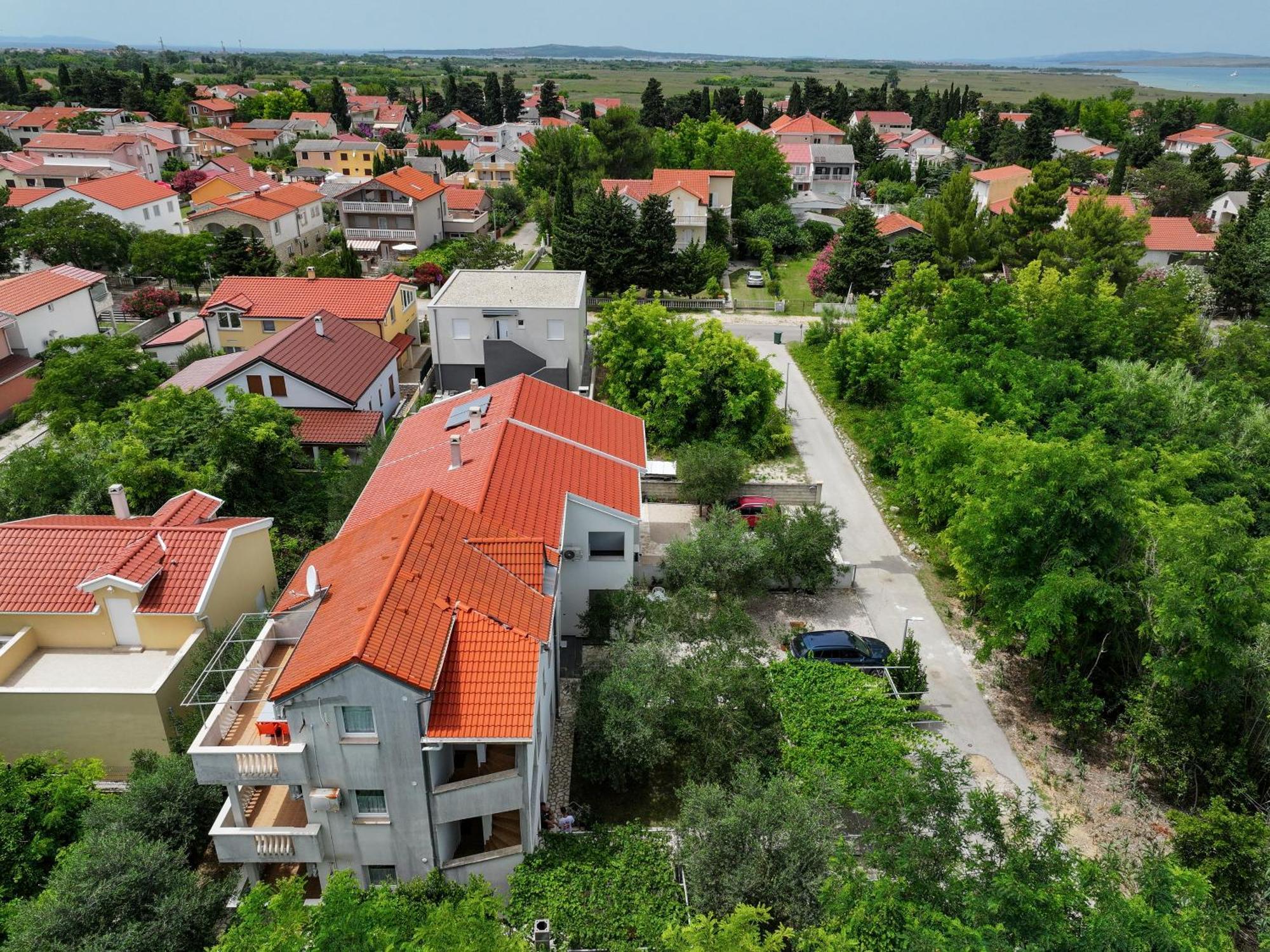Apartments Kika Nin Exterior foto